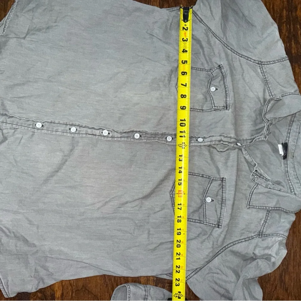 Torrid Size 2 Grey Denim Chambray Button Down Shirt Long Sleeve Plus Size 2X - Picture 4 of 5